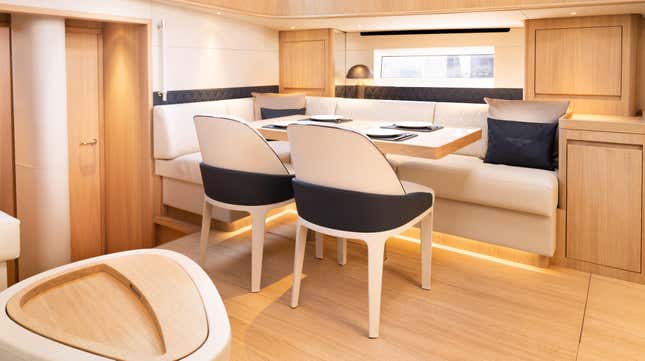 Intérieur du yacht Bentley x Contest