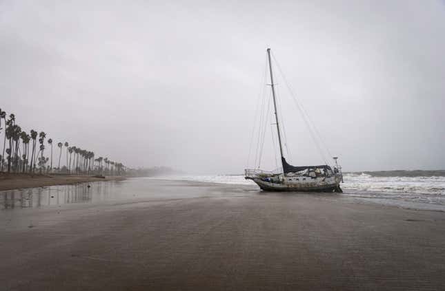 Image for article titled Photos: California&#39;s Coastline Under Siege by Atmospheric River