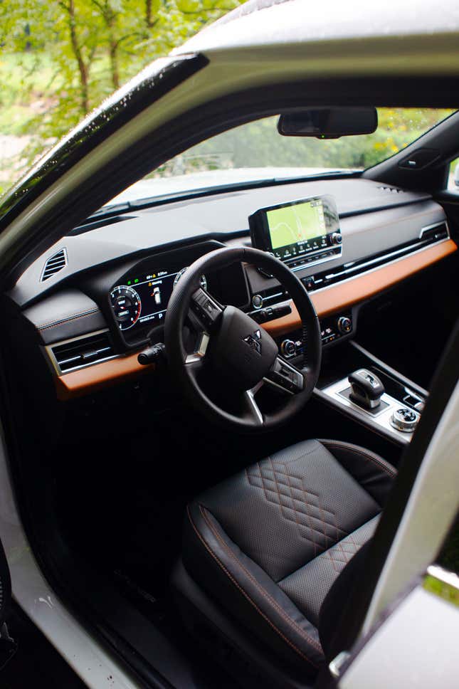 Image for article titled I Have No Idea How The Mitsubishi Outlander Is $10,000 Cheaper Than A Kia Telluride
