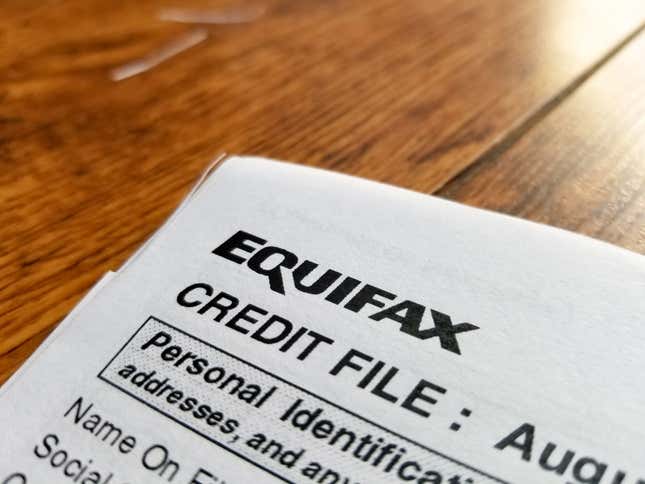 Im April 2023 erklärten Equifax, Experian und TransUnion, sie würden medizinische Inkassoschulden mit einem anfänglich gemeldeten Saldo von weniger als 500 USD aus Kreditauskünften entfernen.