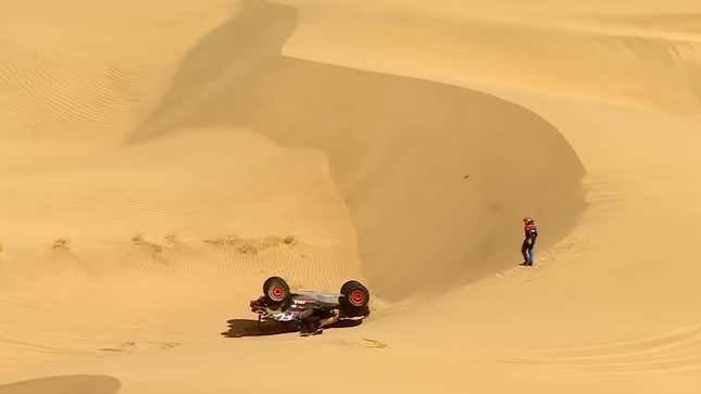 Bild für Artikel mit dem Titel Dakar-Titelverteidiger Carlos Sainz verbogen seinen Ford zu stark, um weiterfahren zu können