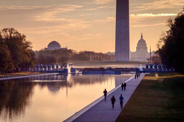 Lever de soleil vibrant sur le National Mall à Washington DC