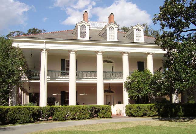 Image for article titled Take a Peek Inside America&#39;s Most Notorious Southern Plantation Mansions