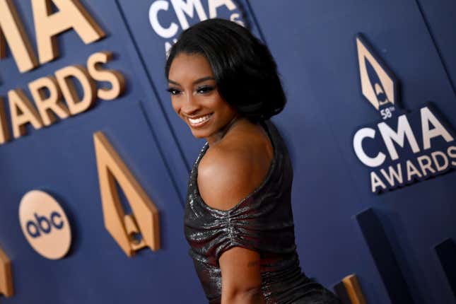 Simone Biles à la 58e cérémonie annuelle des CMA Awards à la Bridgestone Arena le 20 novembre 2024 à Nashville, Tennessee.