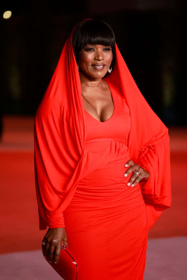 Image for article titled Oscar-Winning Style: Angela Bassett’s Best Red Carpet Looks