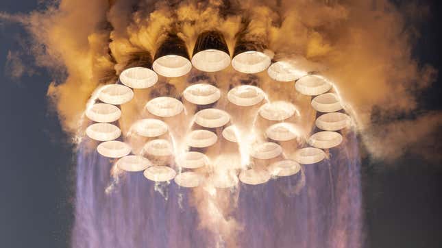 33 Raptor engines alight during the second test of Starship, November 18, 2024.