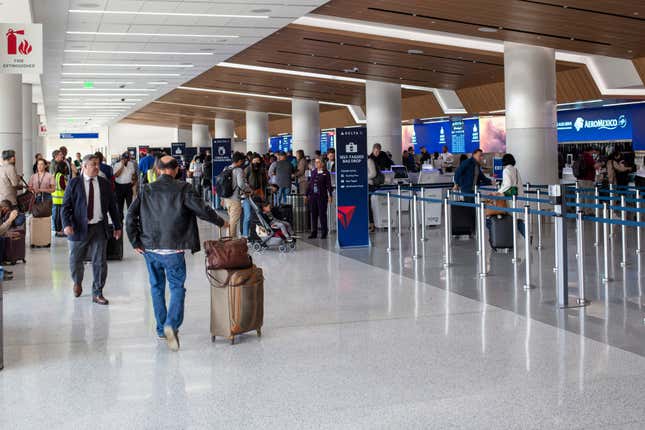 Passagers à l’aéroport international de Los Angeles