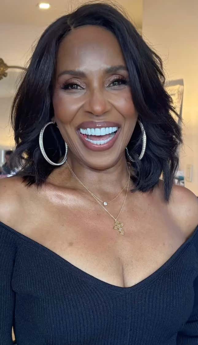 Image for article titled The Internet is Loving A Stunning Pic of Denzel Washington's Wife, Pauletta