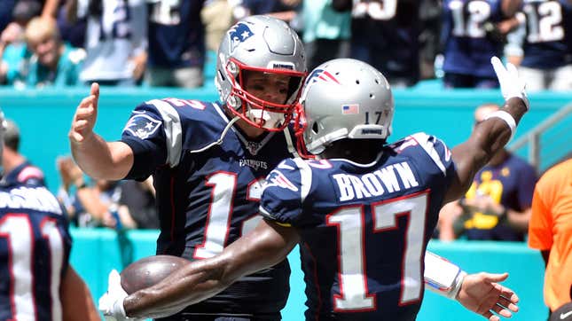 Tom Brady Rambles Incomprehensibly About Society When Asked About Antonio Brown