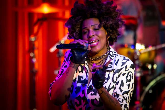 Macy Gray se produit au Blue Note le 19 novembre 2023 à Milan, en Italie. 