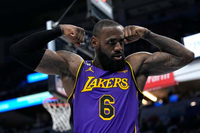 LeBron James says Lakers 'are who we are.' They stink - Los