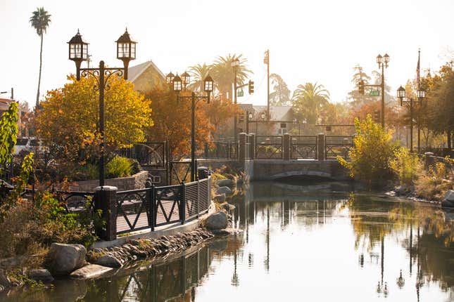 Image for article titled 10 cities with the most entry-level jobs that pay a living wage