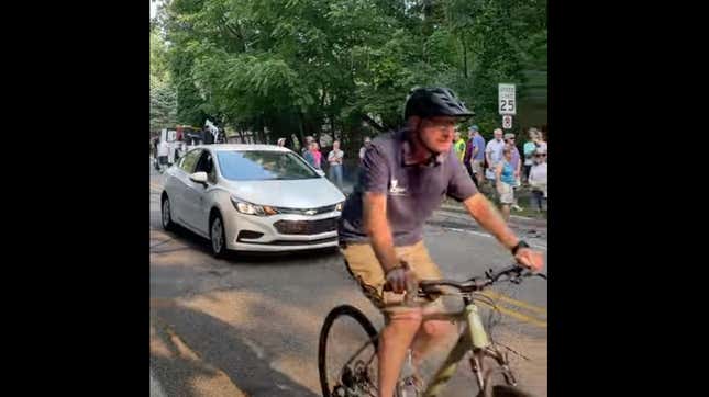 Image for article titled Road Design That Sends Cars Into Bike Lanes Demonstrated For The First Time In Michigan