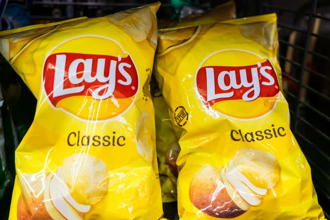 Imagen para el artículo titulado El retiro de papas fritas de Lay’s genera la alarma de máximo riesgo de la FDA