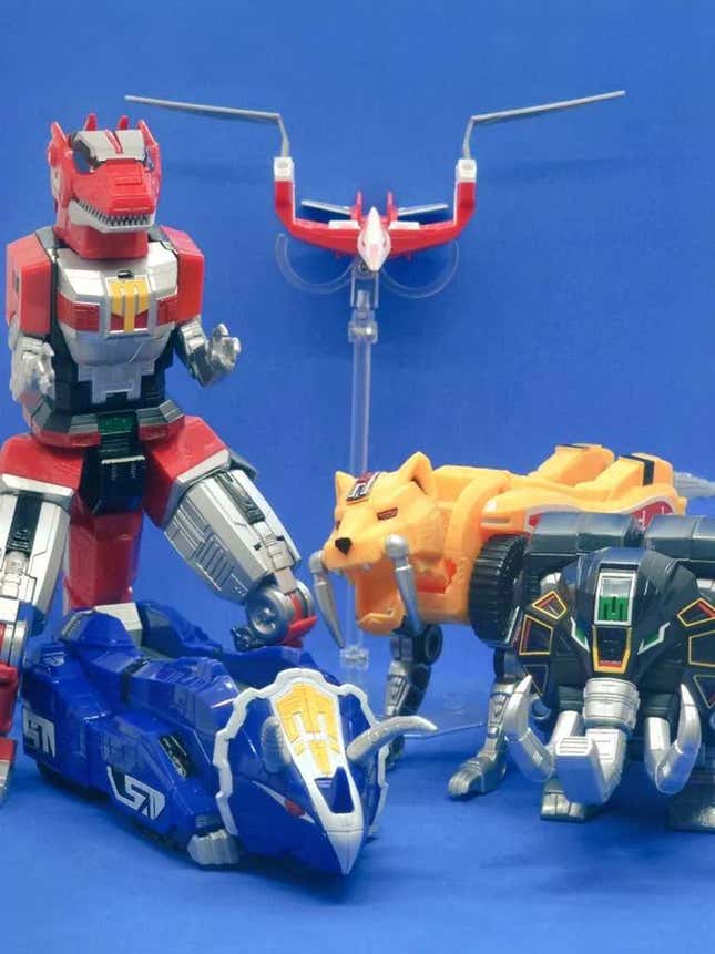 Image for article titled Hasbro&#39;s New Take on the Power Rangers Megazord Is Big, Bulky, and Mostly Brilliant