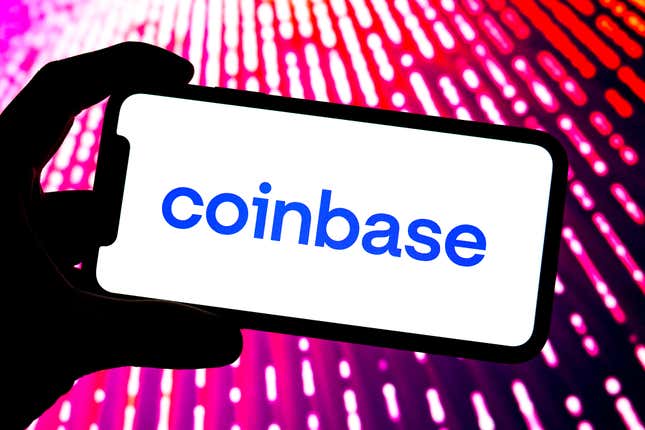 Image de l'article intitulé L’action Coinbase chute de 4 % car elle n’atteint pas les attentes en matière de bénéfices et de revenus