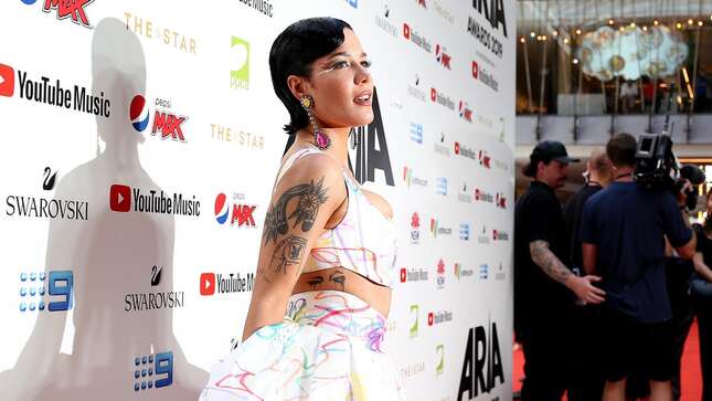 Halsey's Relationship With the Press Going Straight to the Graveyard After Being Misgendered