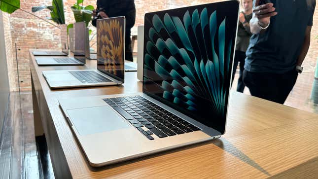 صورة لمقال بعنوان ما هو جهاز Apple MacBook Air المناسب لك؟