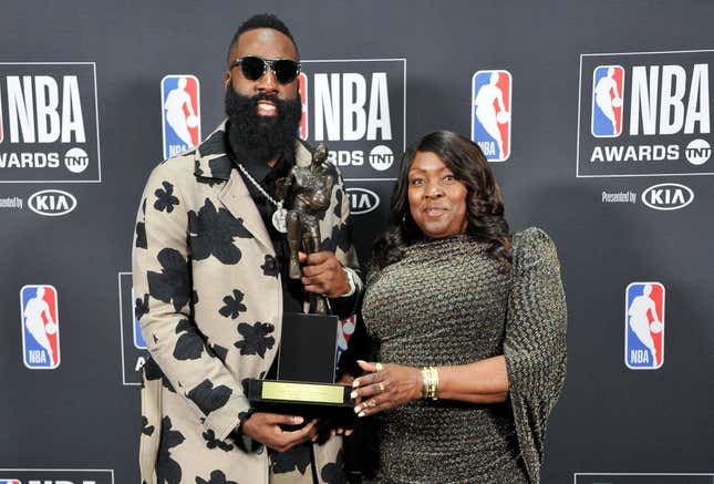 Image for article titled Aside from Bam Adebayo, Here Are Other NBA Stars Who Really Love Their Moms