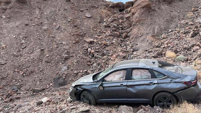 Image for article titled Death Valley hiker dies of heat exhaustion after crashing car after hiking on 119-degree day