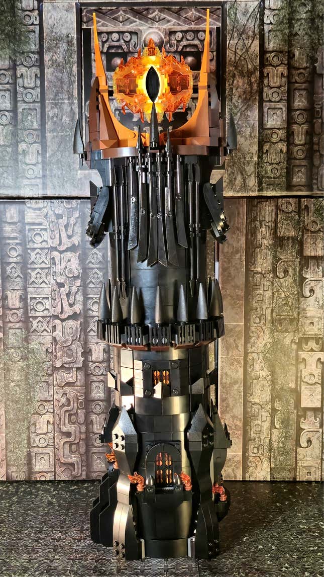 Image for article titled Lego's Lord of the Rings Barad-Dûr Set Is Just About Worthy of a Dark Lord