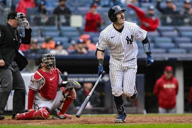 Sox use five-run eighth to rally past Yankees