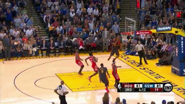 Warriors Cap Razzle-Dazzle Fast Break With Alley-Oop Layup