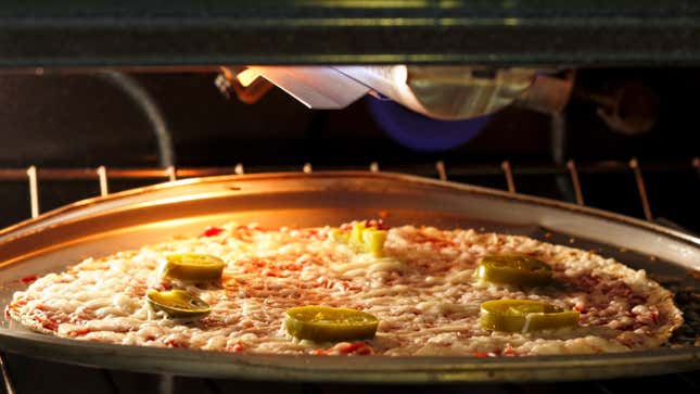 Image for article titled How to quickly DIY a pizza with whatever's in your kitchen