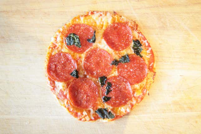Image for article titled How to quickly DIY a pizza with whatever's in your kitchen