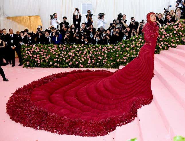 Image for article titled Elites Go Camping: Every Look from the 2019 Met Gala Red Carpet