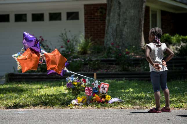 Image for article titled Georgia Officials Investigate Note Left at Ahmaud Arbery Memorial; Lawmakers Press DOJ for Civil Rights Investigation