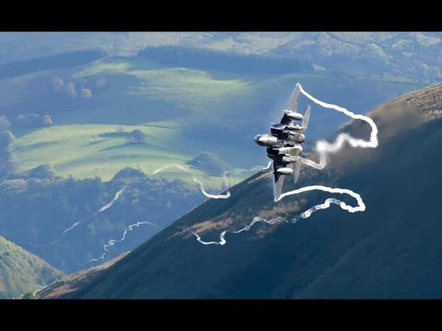 I Can't Stop Watching Aircraft Turning & Burning Through 'Mach Loop'