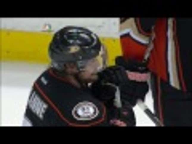 Teemu Selanne Gives One Final Salute To Ducks Fans And The NHL