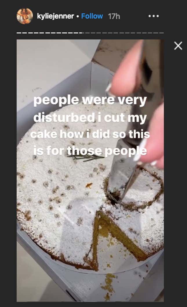 Image for article titled I Love the Deranged Way Kylie Jenner Cuts Her Cake