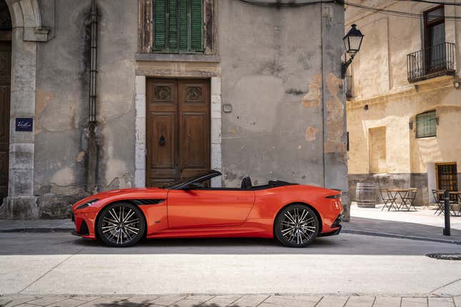 Image for article titled The Aston Martin DBS Superleggera Volante Is a 200 MPH Convertible With Two Distinct Personalities