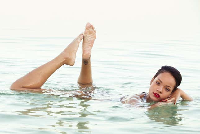 Image for article titled A Treat for Fans, the Rihanna Book Proves Robyn Invented Photographs