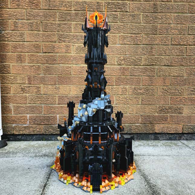 Image for article titled Lego's Lord of the Rings Barad-Dûr Set Is Just About Worthy of a Dark Lord