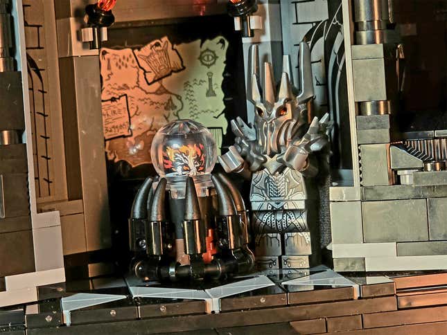 Image for article titled Lego's Lord of the Rings Barad-Dûr Set Is Just About Worthy of a Dark Lord