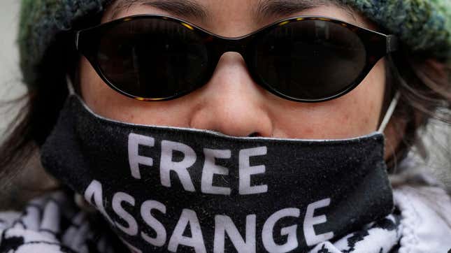 Assange a salvo de la pena de muerte si es extraditado a EE. UU.