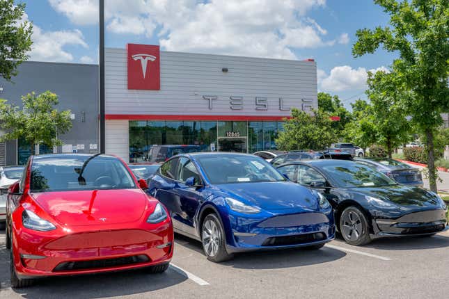 Tesla hat die Preise für Fahrzeuge der Modelle Model 3 und Model Y in den USA, Europa, China, dem Nahen Osten und Afrika drastisch gesenkt.