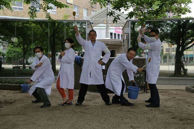 Performance art promoting Oita&#039;s Toilennale