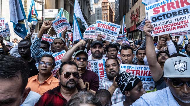 A photo of protesting Uber drivers in New York. 