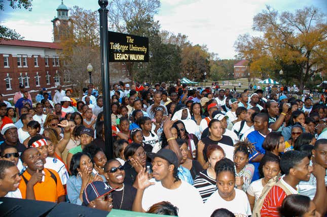 Studenten besuchen das Vibe Yardfest an der Tuskegee University in Tuskegee, Alabama am 4. November 2005