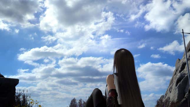 Tifa looks up at a blue sky.