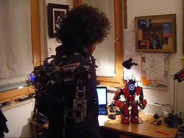LEGO Exoskeleton Is Like A Tiny <i>Pacific Rim</i>