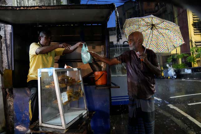 A road side vendor sells snacks in Colombo, Sri Lanka, Friday, Dec. 8, 2023. The Asian Development Bank said Friday that it has approved $200-million concessional loan to debt-stricken Sri Lanka to help stabilize the country’s finance sector following an unprecedented economic crisis that engulfed the Indian Ocean island nation last year. (AP Photo/Eranga Jayawardena)