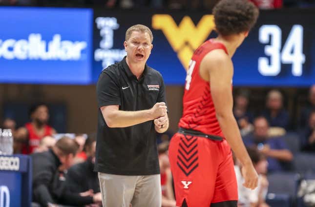 Utah State tabs Youngstown State's Jerrod Calhoun as coach