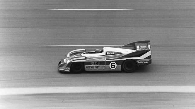 Mark Donohue fährt den Porsche 917/30 in Talladega