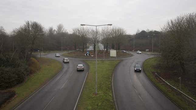 Ein Foto eines Kreisverkehrs in Milton Keynes. 