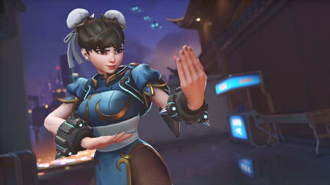 Juno dressed as Chun-Li.